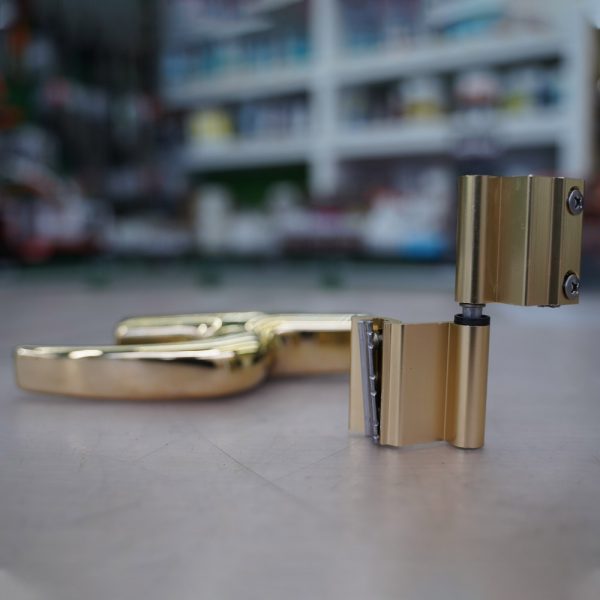 Accessori per serramenti in alluminio